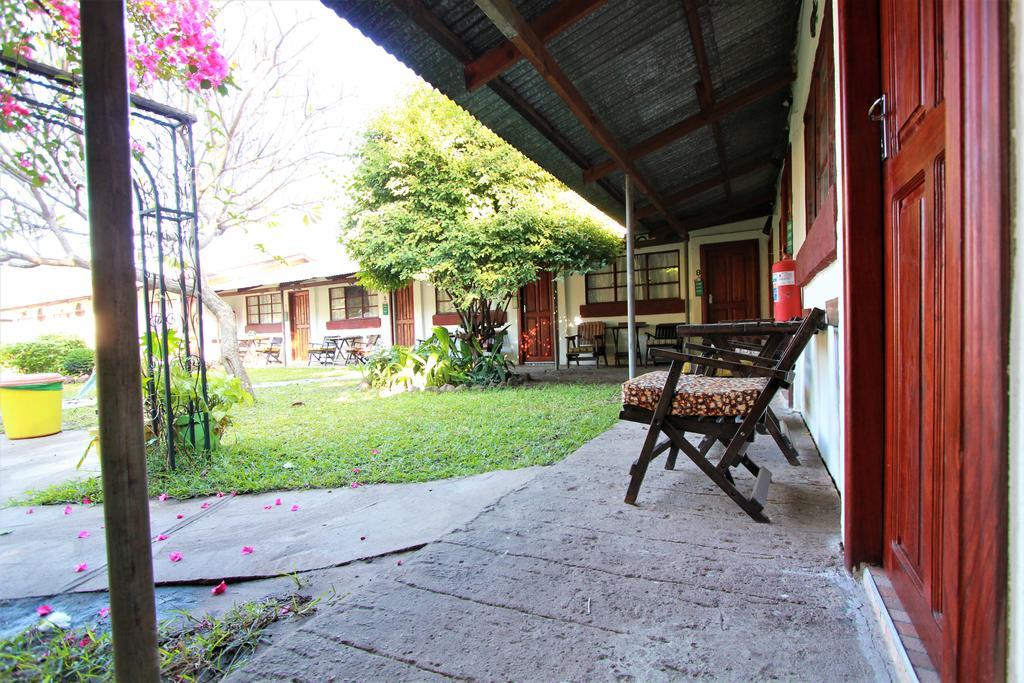 Zigzag Town Lodge Ливингстон Экстерьер фото